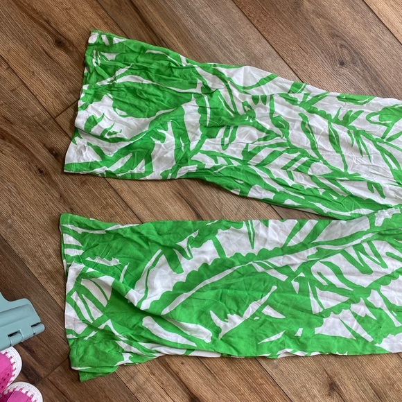 Lilly Pulitzer for Target jumpsuit featuring a green and white palm leaf print - Picture 5 of 8